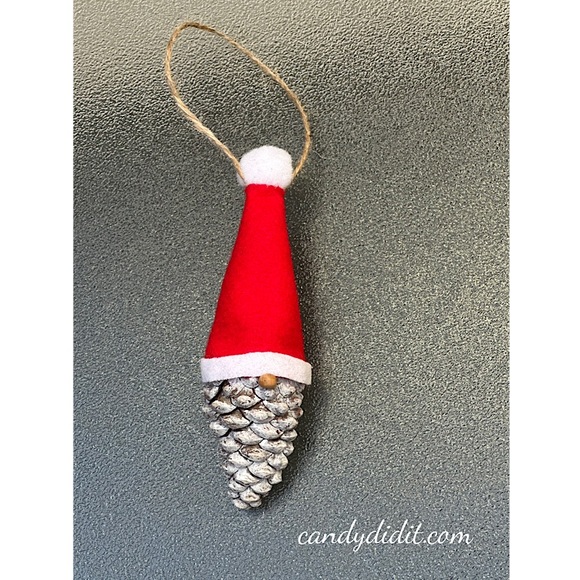 NWT Set Of 2 Handmade Pine Cone Santa Gnomes Christmas Ornaments - Picture 4 of 6